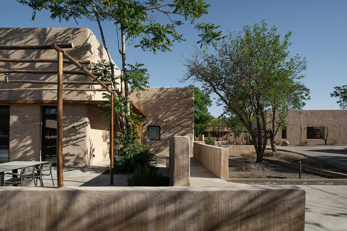 DAS Lab completes Lost Villa Boutique Hotel with earth-toned colours and smooth details in Ningxia