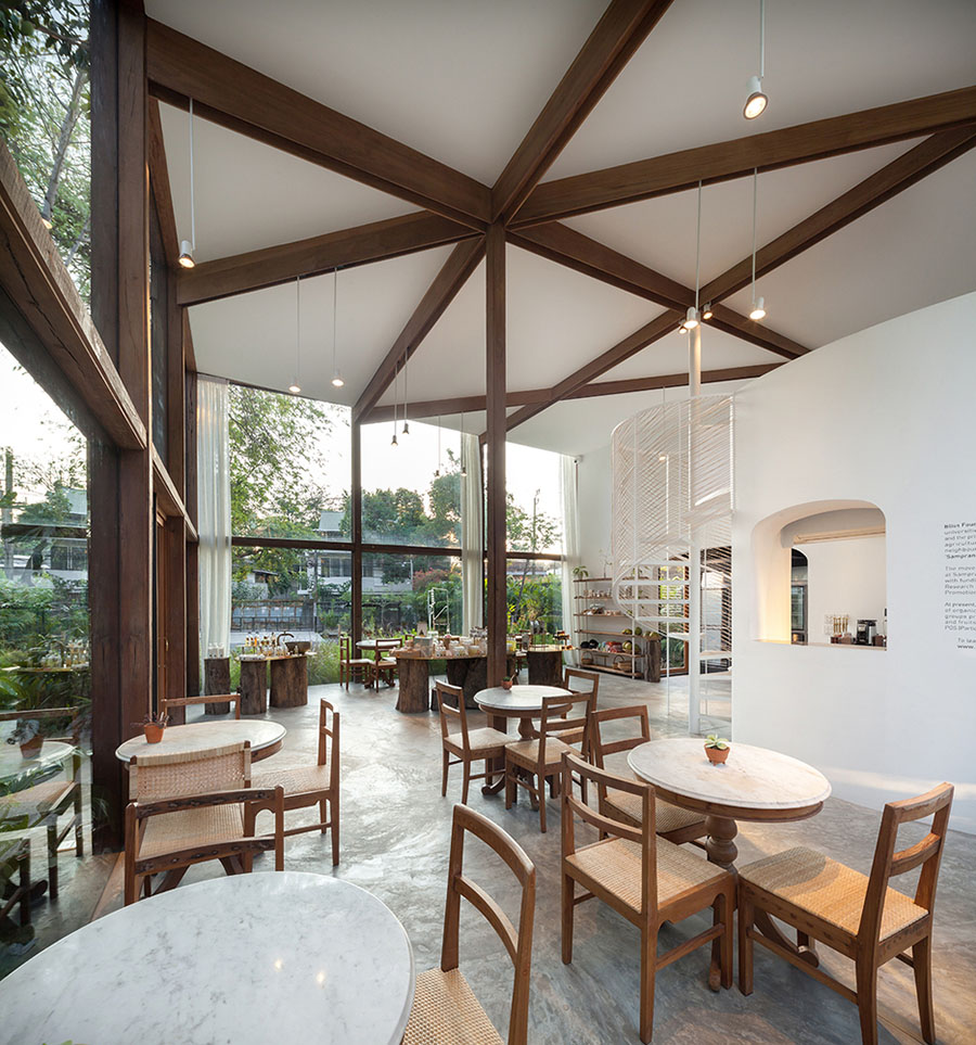 NitaProw designed an elegant transparent beauty shop within coconut trees of  Thonglor in Bangkok