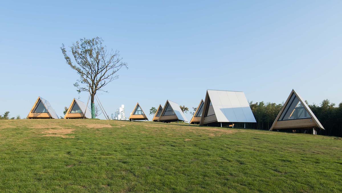 Wiki Tribe cabins, made of modular wooden system, have been built with local participants in Huzhou