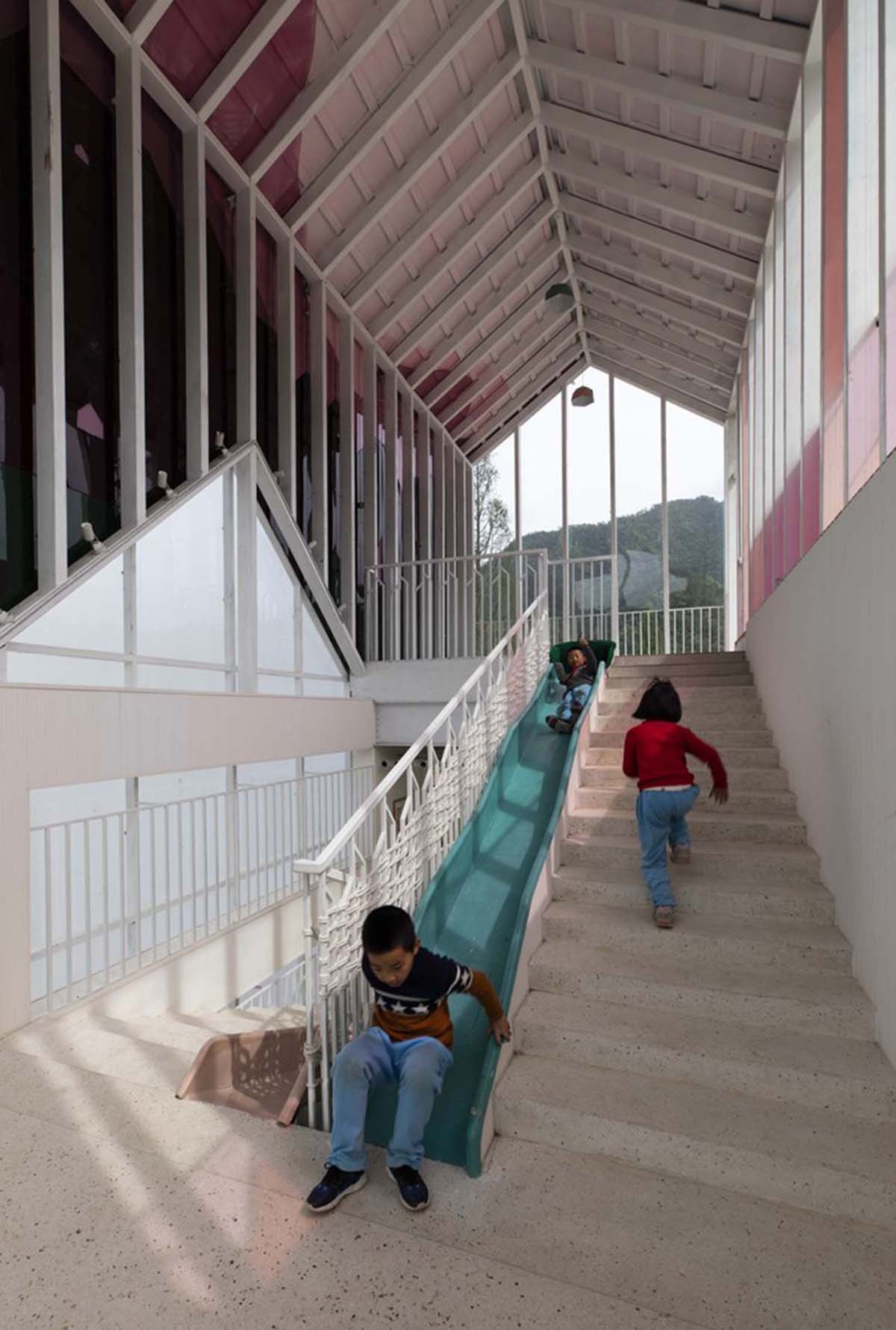 This colourful cottage-like primary school acts as a miniature mountain village in Hangzhou