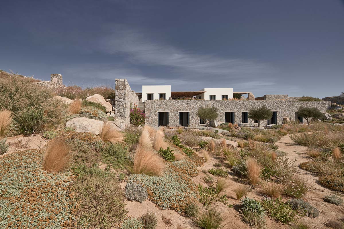 K Studio built small holiday villa with round-edged volumes and shading elements in Mykonos