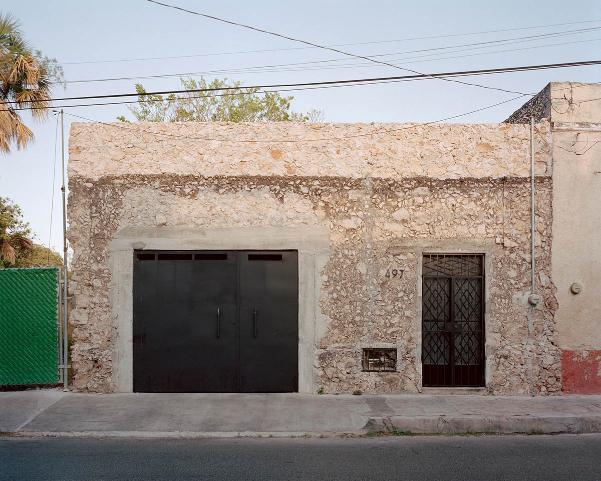 Ludwig Godefroy Architecture designs tropicalized Casa Mérida that references to Mayan antic culture