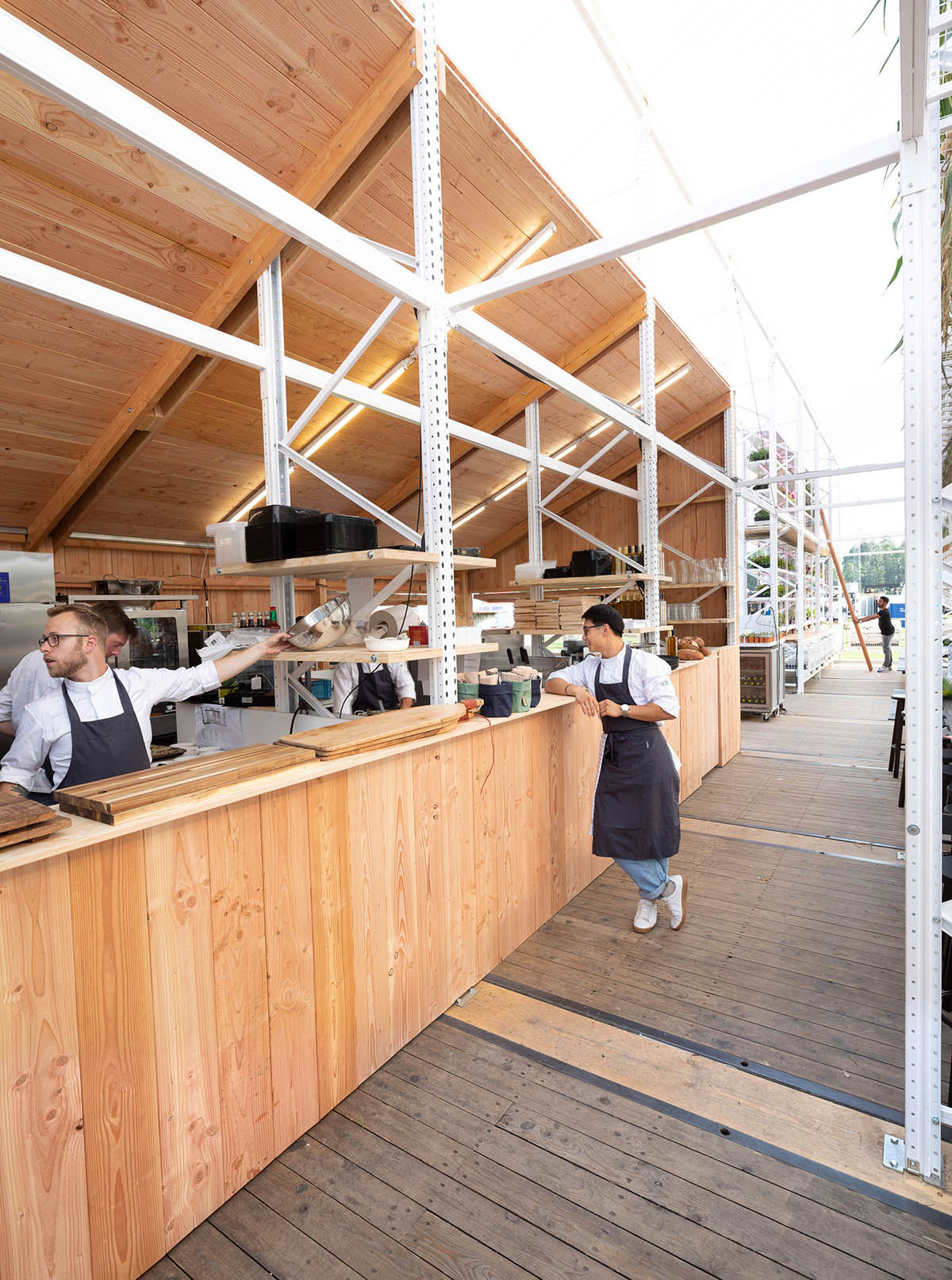 Overtreders W designed a zero-waste and timeless pop-up restaurant for 2018 Lowlands Festival