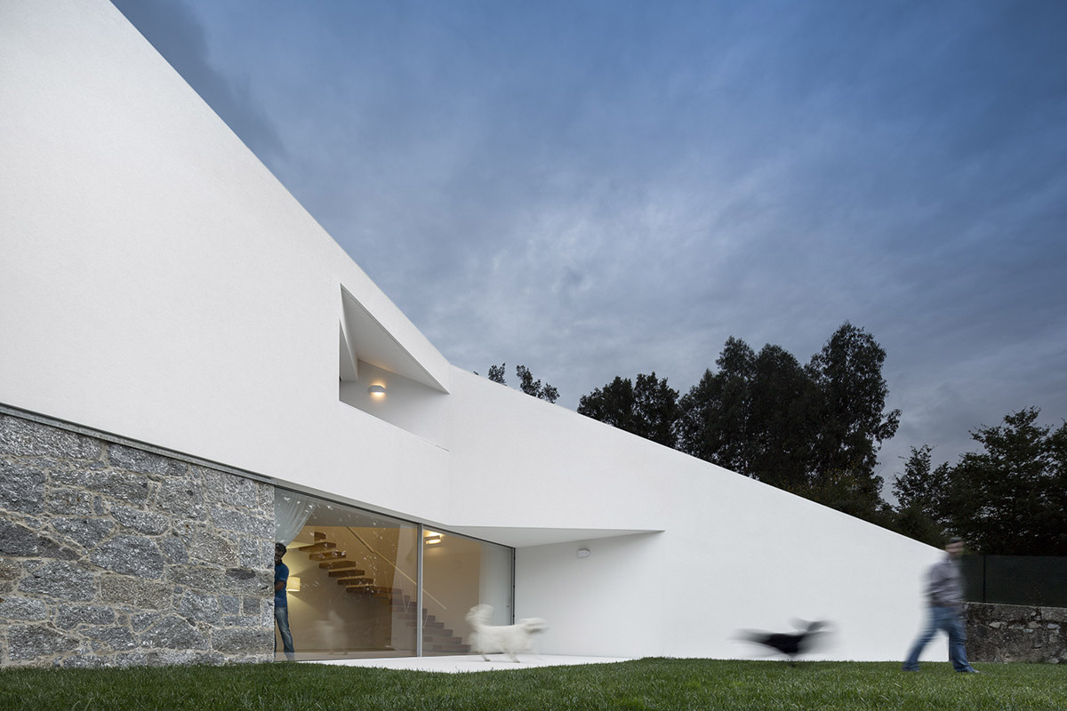 Rui Vieira Oliveira Built Multifaceted House placed atop Ancient Grape Mill In Portugal's village