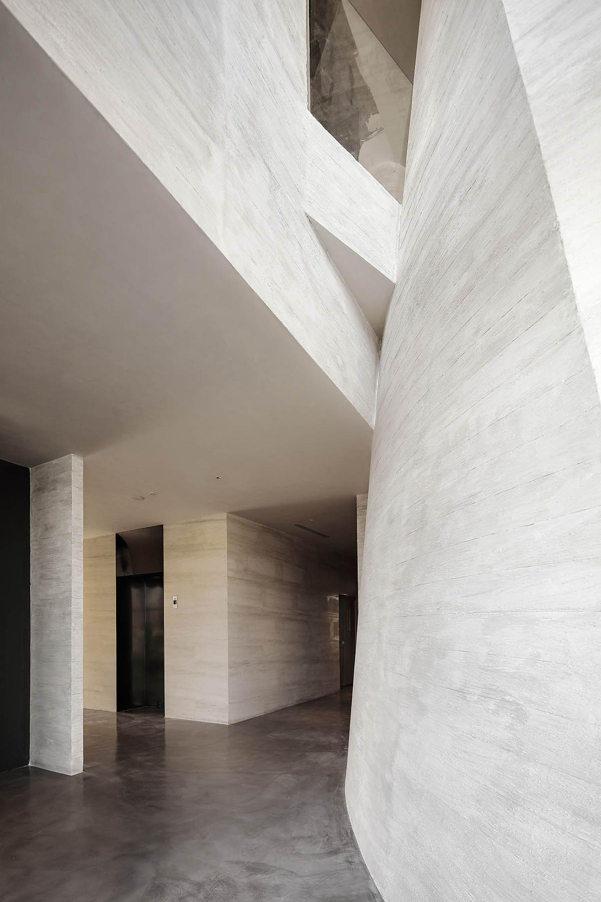 Waterfrom Design's art space features flowing walls to create