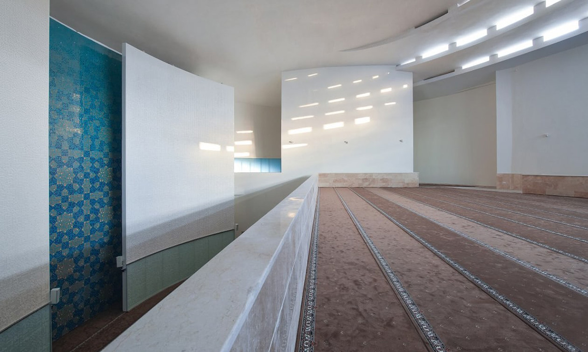 Modern Vali-e-Asr mosque in Tehran stirs controversy as it has no minaret or dome