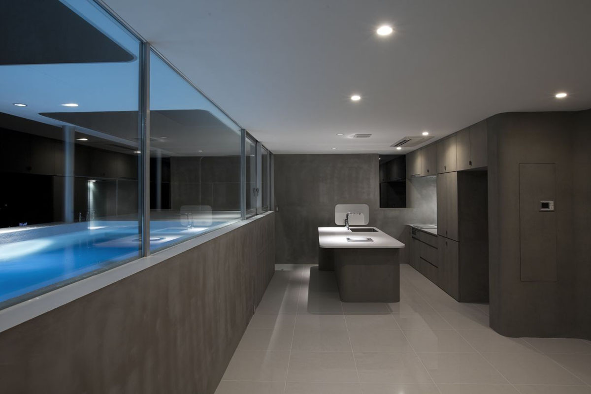 Casting moulds form this fluid private residence and dental clinic designed by N MAEDA ATELIER