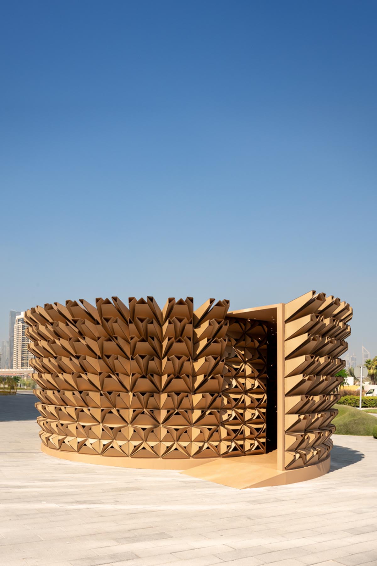 Deond wraps pavilion with 3D corrugated cardboards referencing