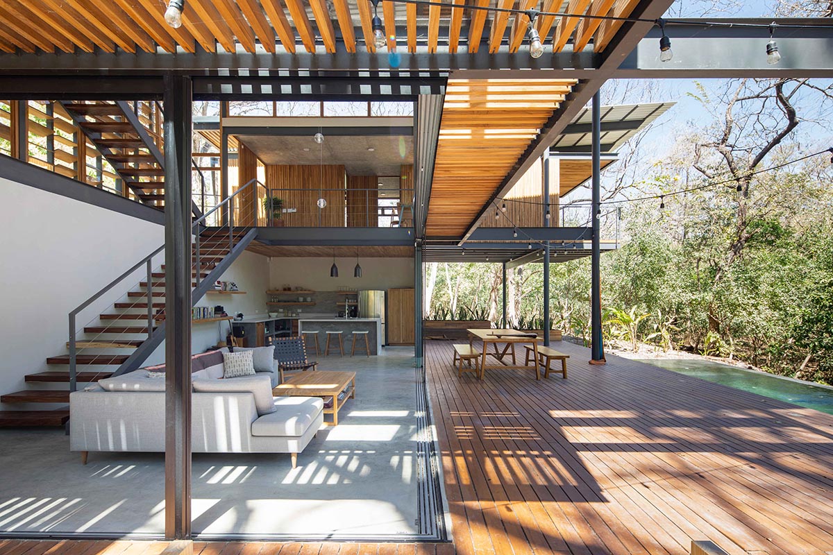 Studio Saxe completes Jungle Frame House with tropical atrium in Costa Rica