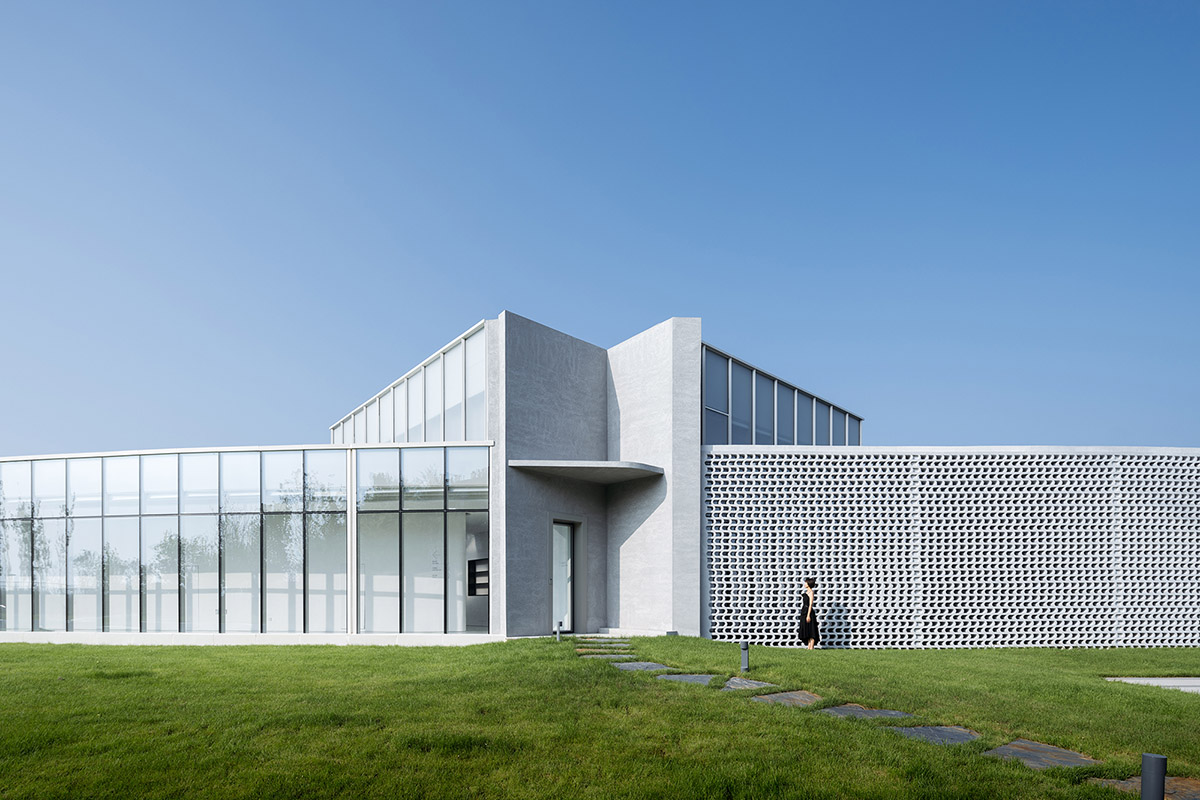 Circular, oval and square volumes form art museum designed by Wutopia Lab in China 