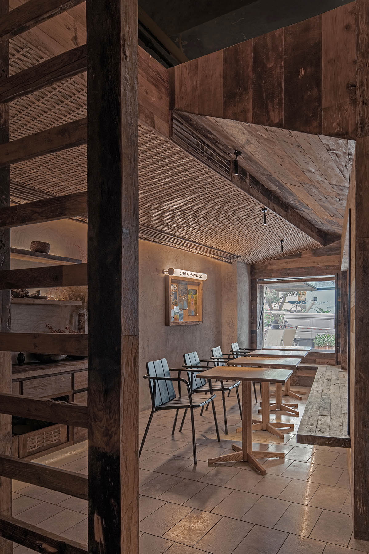 Vari Architectural Design built Anaago Bistro with bamboo-woven private rooms in China 