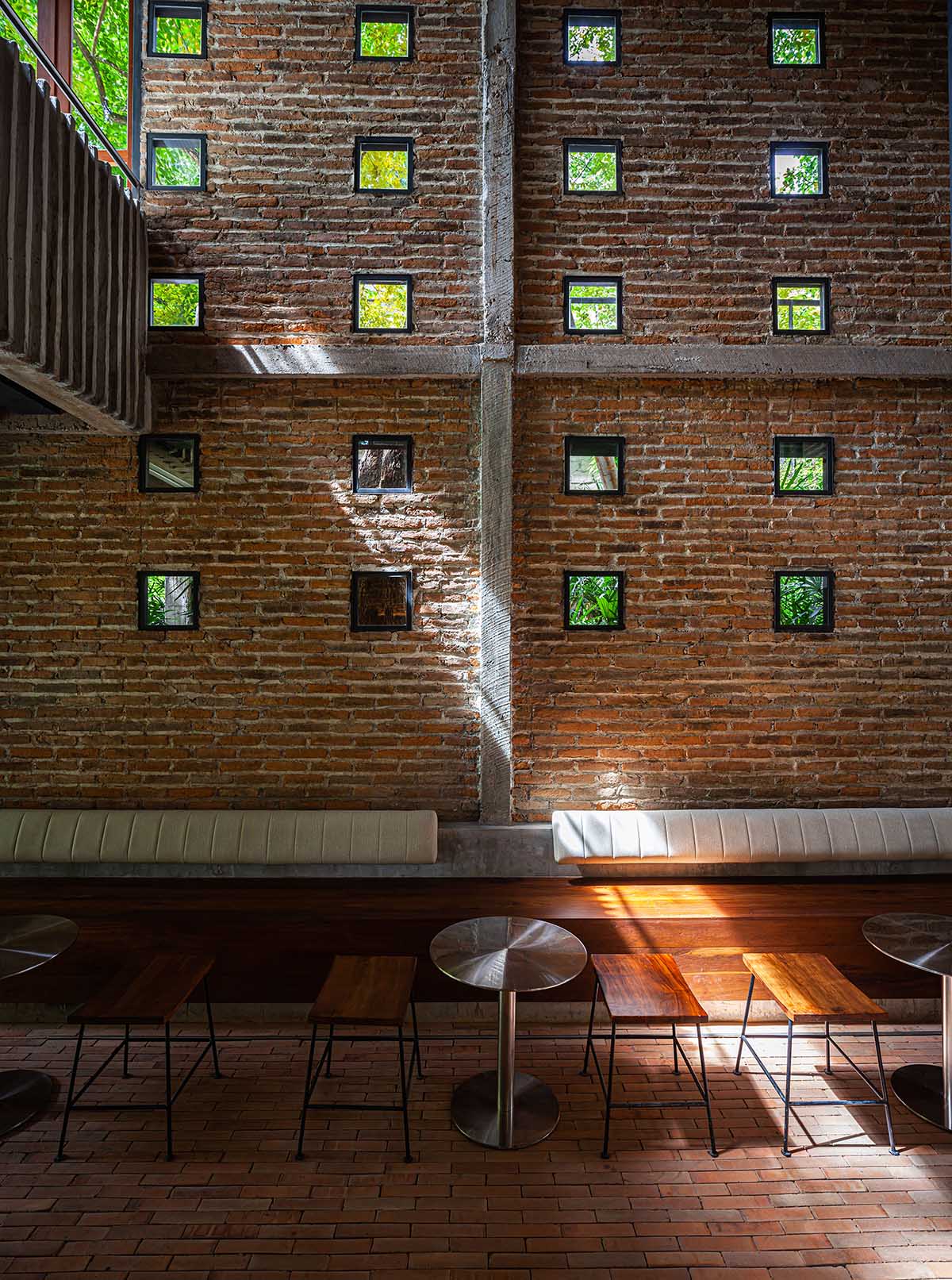 Sunken tea house by PAVA architects restores its historical elements in a former plant estate