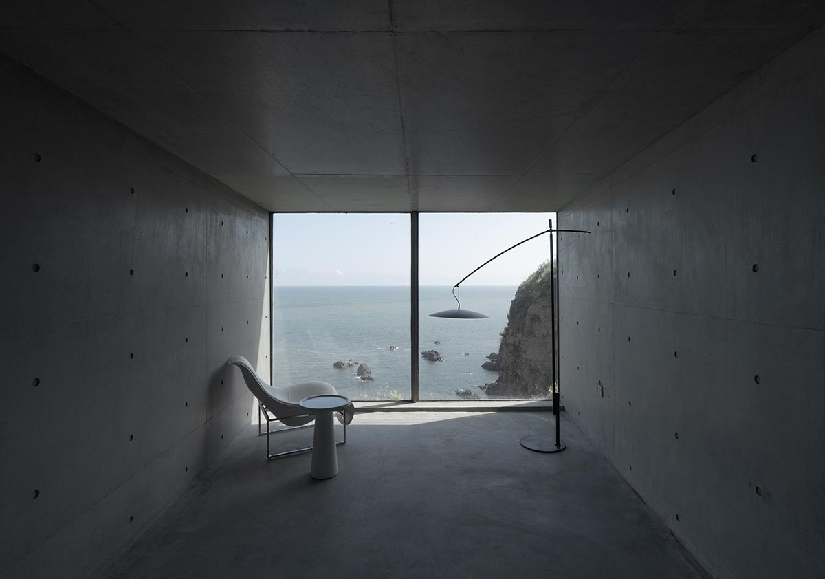 TAO built concrete cafe on a cliff as an extension of the land in China