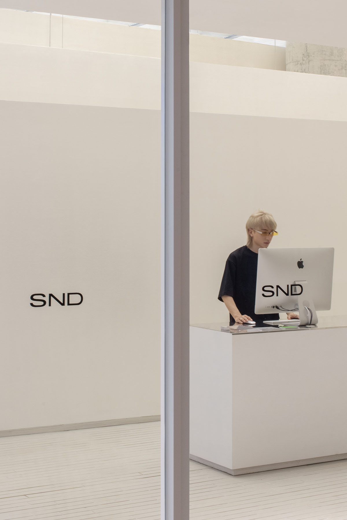 Various Associates creates a spatial experience of moving in waves for SND Sanya store in China