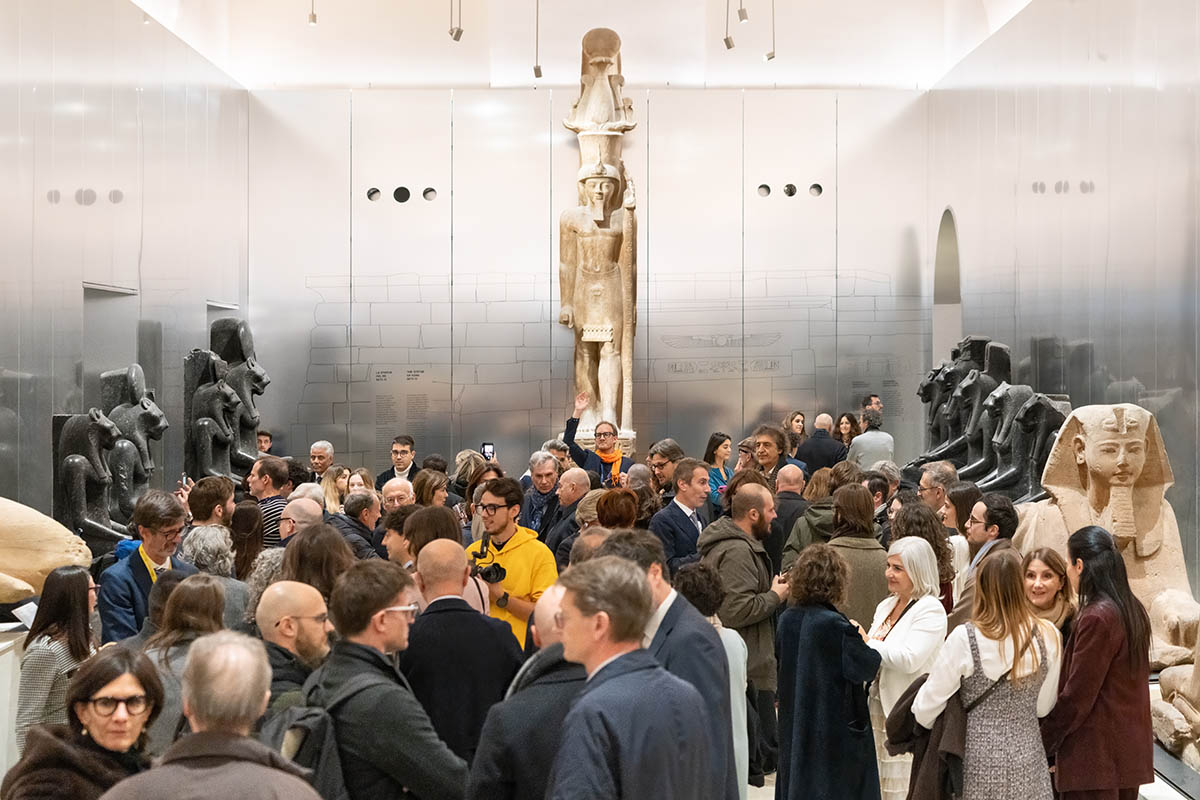 OMA habille la Galerie des Rois du Musée Egizio de Turin de murs en aluminium réfléchissants 