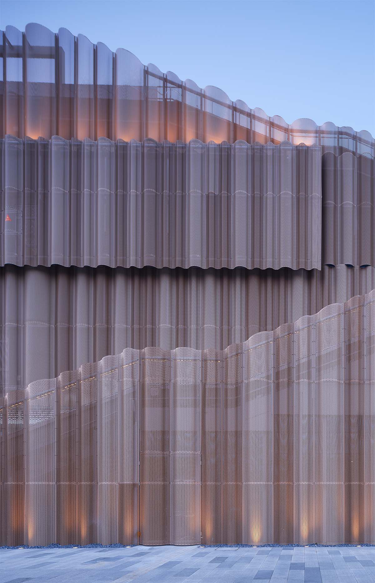 UAD completes sports cultural center with white slender columns in China