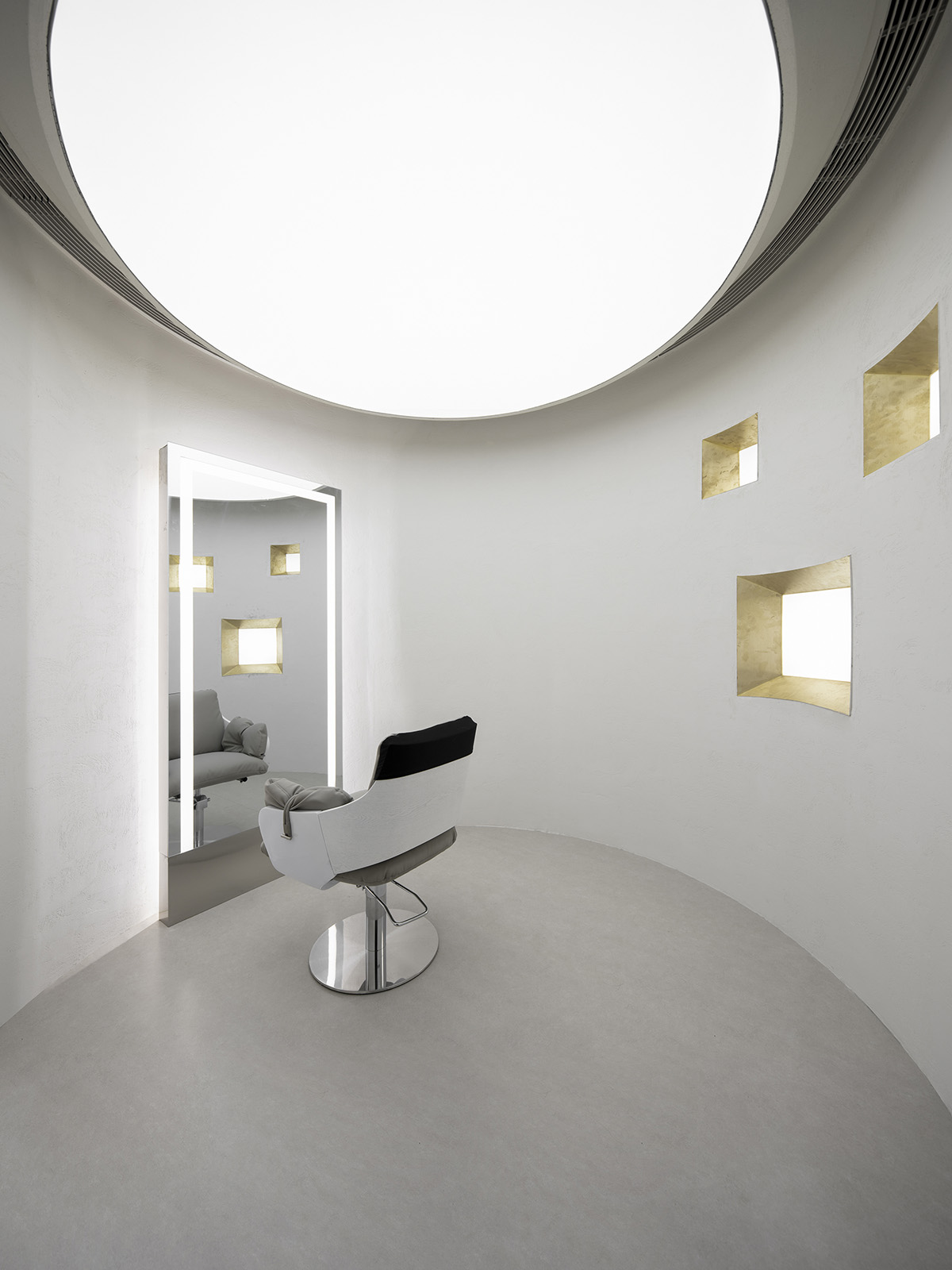 Atelier Right Hub designs hair salon with continuous mirrored surfaces in Hangzhou