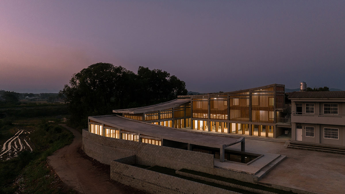 Staggered volumes define educational and cultural centre shaped around the pond in China