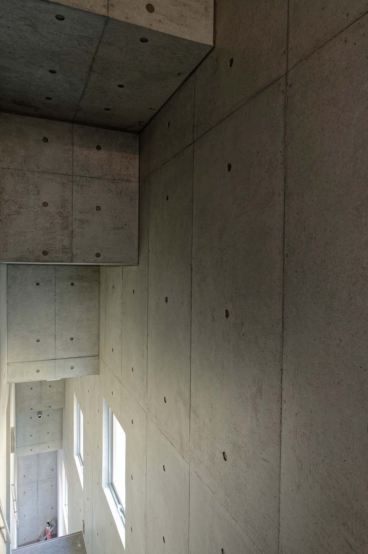 Ryuichi Sasaki Architecture built staircase-linked layered housing in Tokyo 