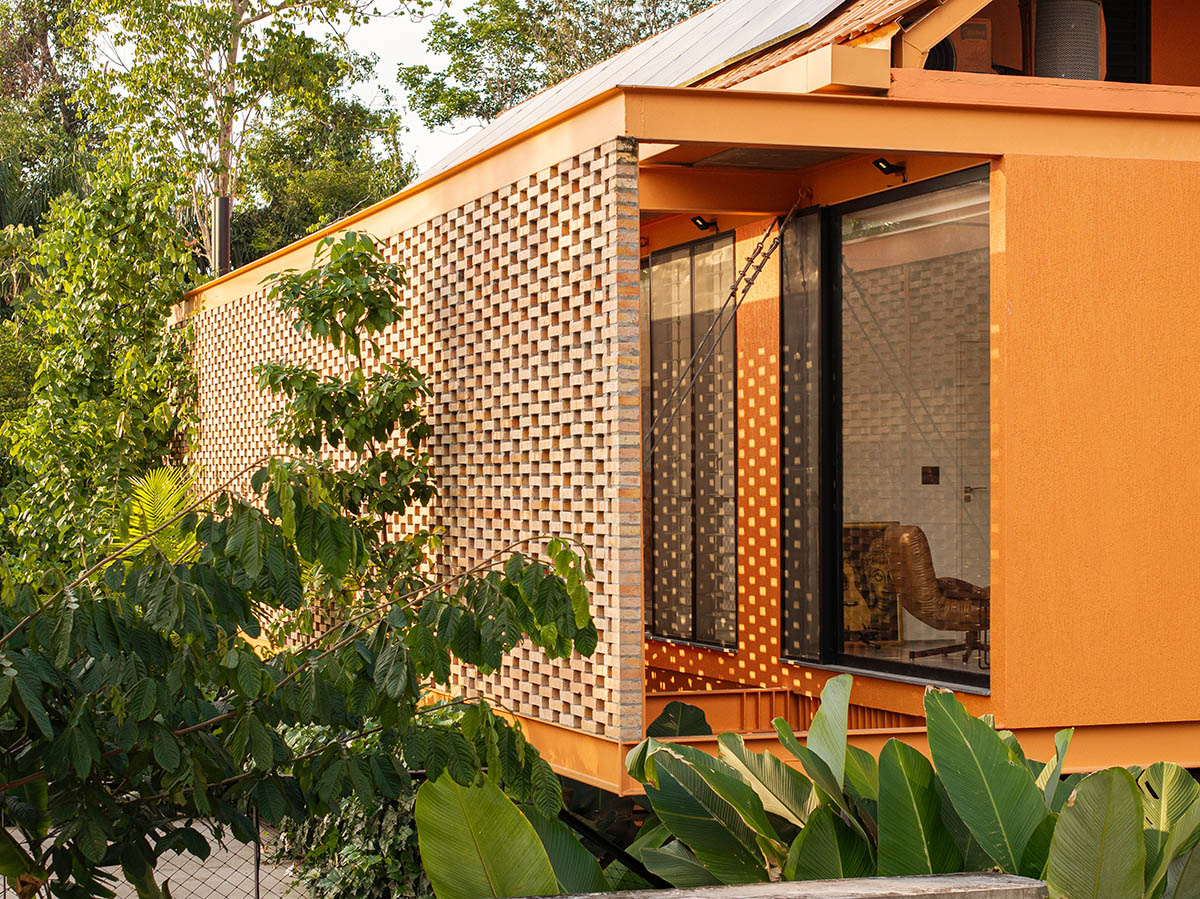 Pupunha House offers skyward oasis amidst a lush landscape in Manaus