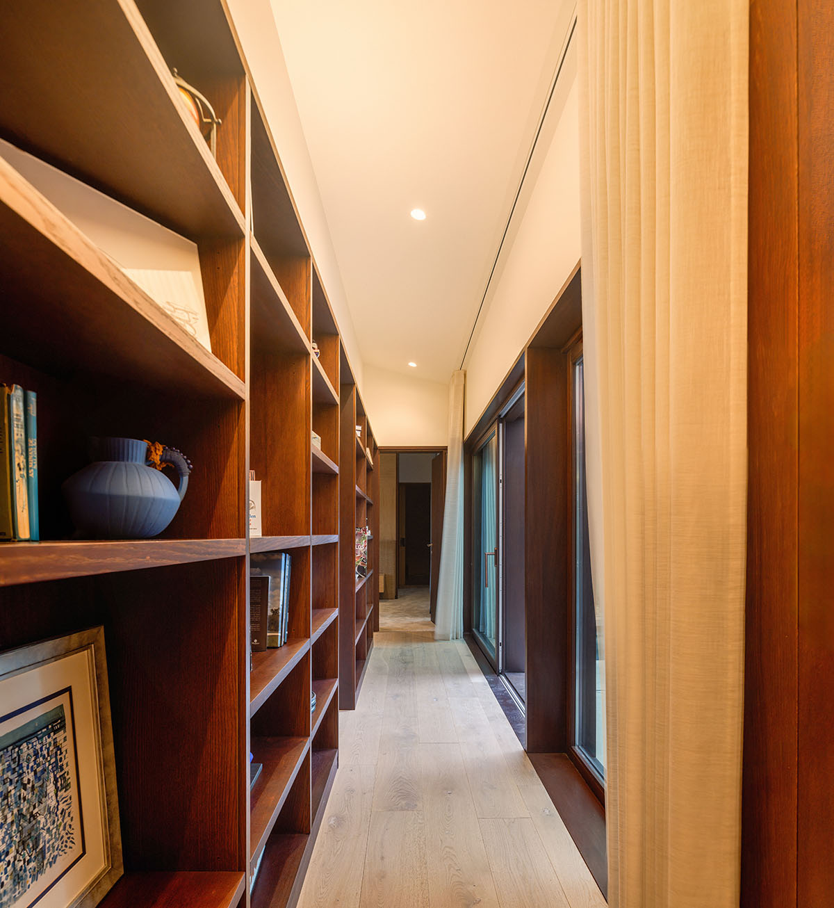 OODA completes u-shaped Oeiras House in Oeiras, Portugal