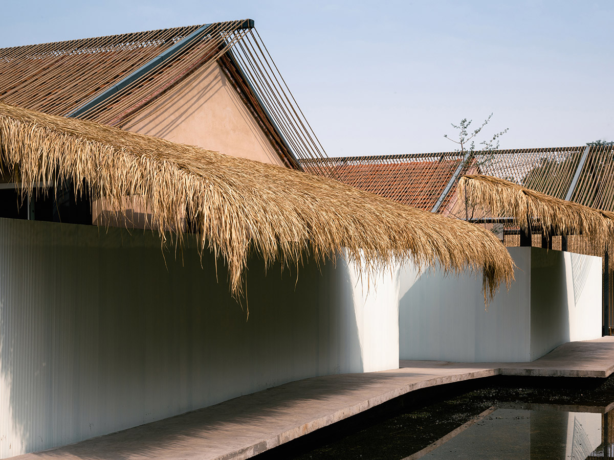 Domain Architects built boutique hotel with thatch roof and 60,000-metre hemp rope in rural Beijing