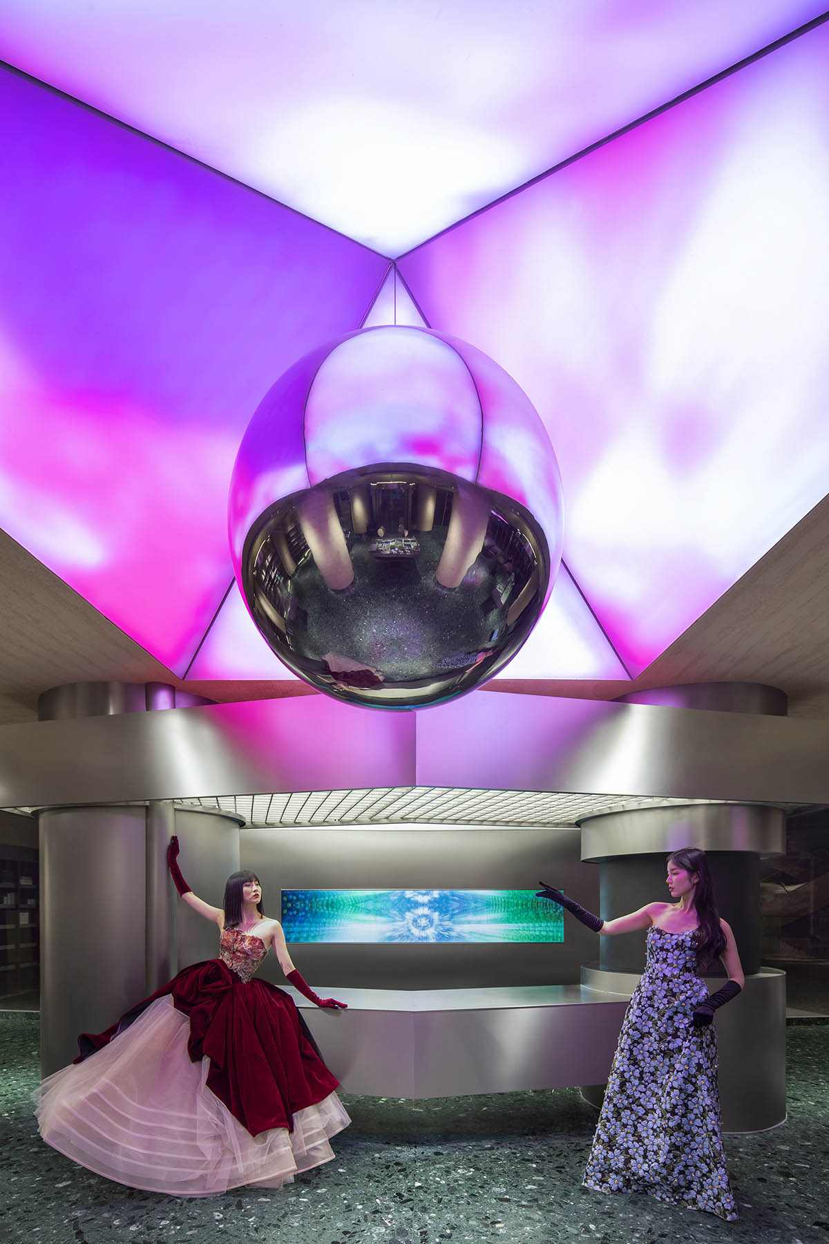 Silver gray tone and dark green retro elements form Haydon Zhengzhou by SALONE DEL SALON