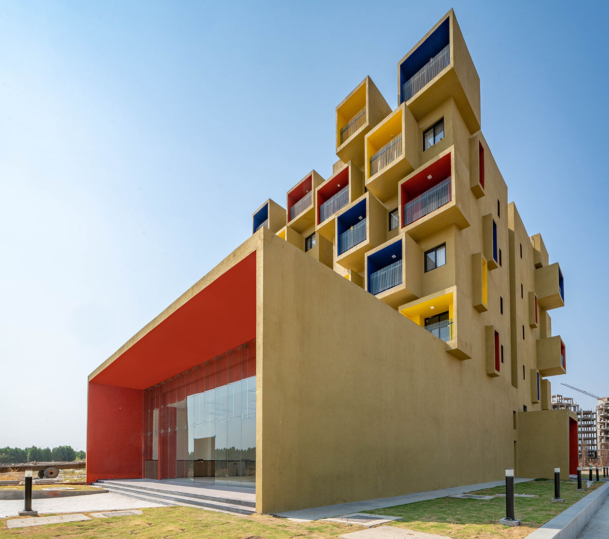 Sanjay Puri Architects designs residential building with colorful cuboid terraces in India