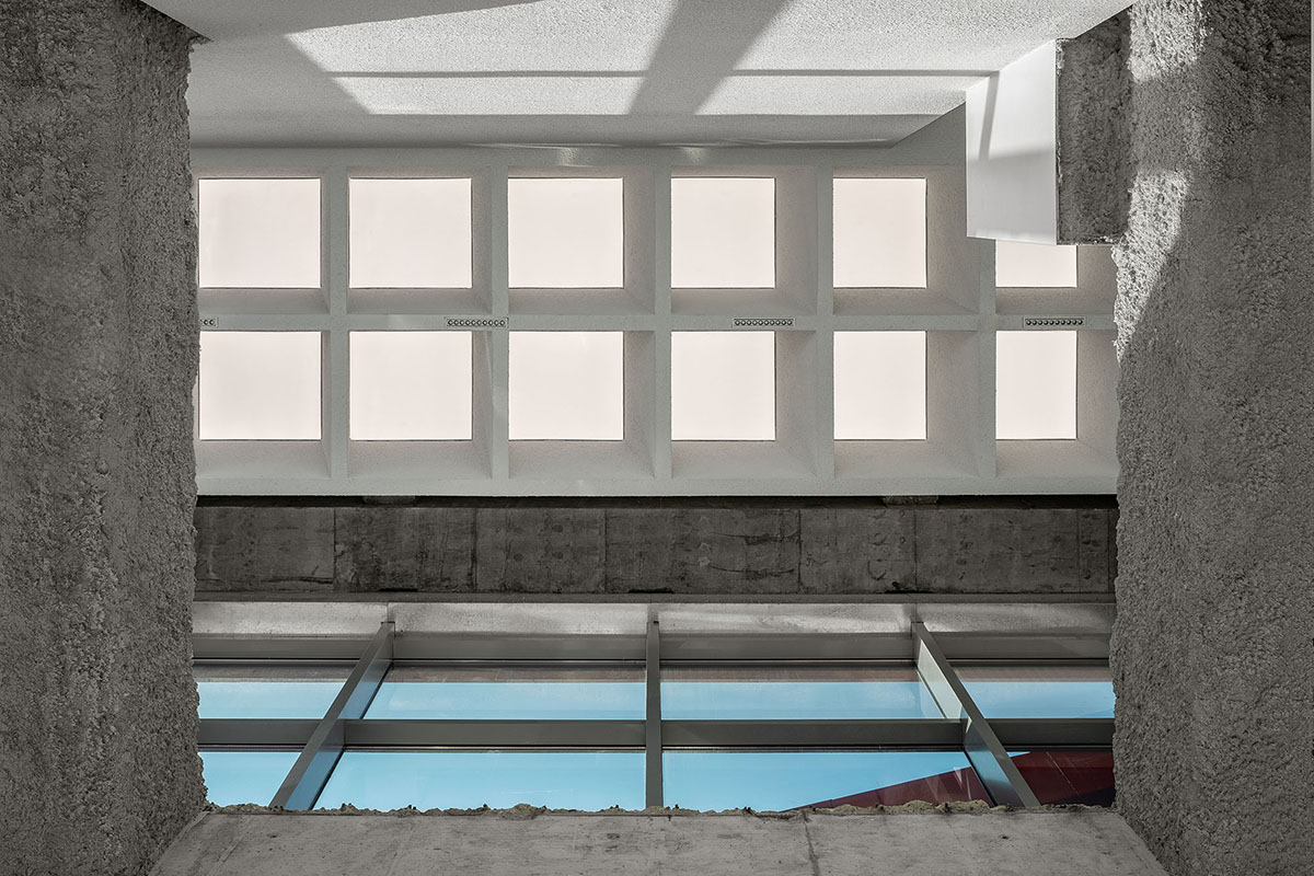 BloomDesign combines stainless steel tubes with timber joints to create retail store in China 