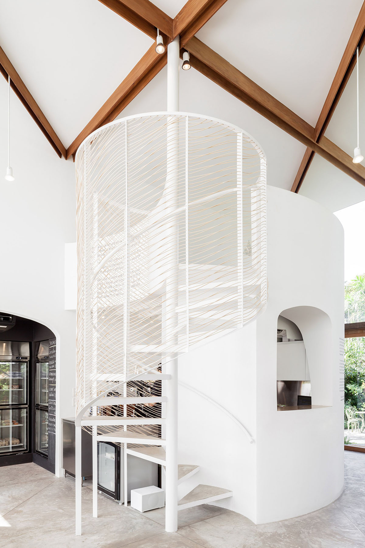 NitaProw designed an elegant transparent beauty shop within coconut trees of  Thonglor in Bangkok