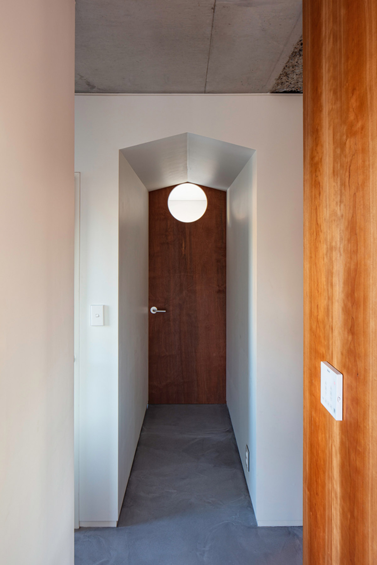 aoa architects uses red marble tiles to clad this apartment in South Korean neighborhood