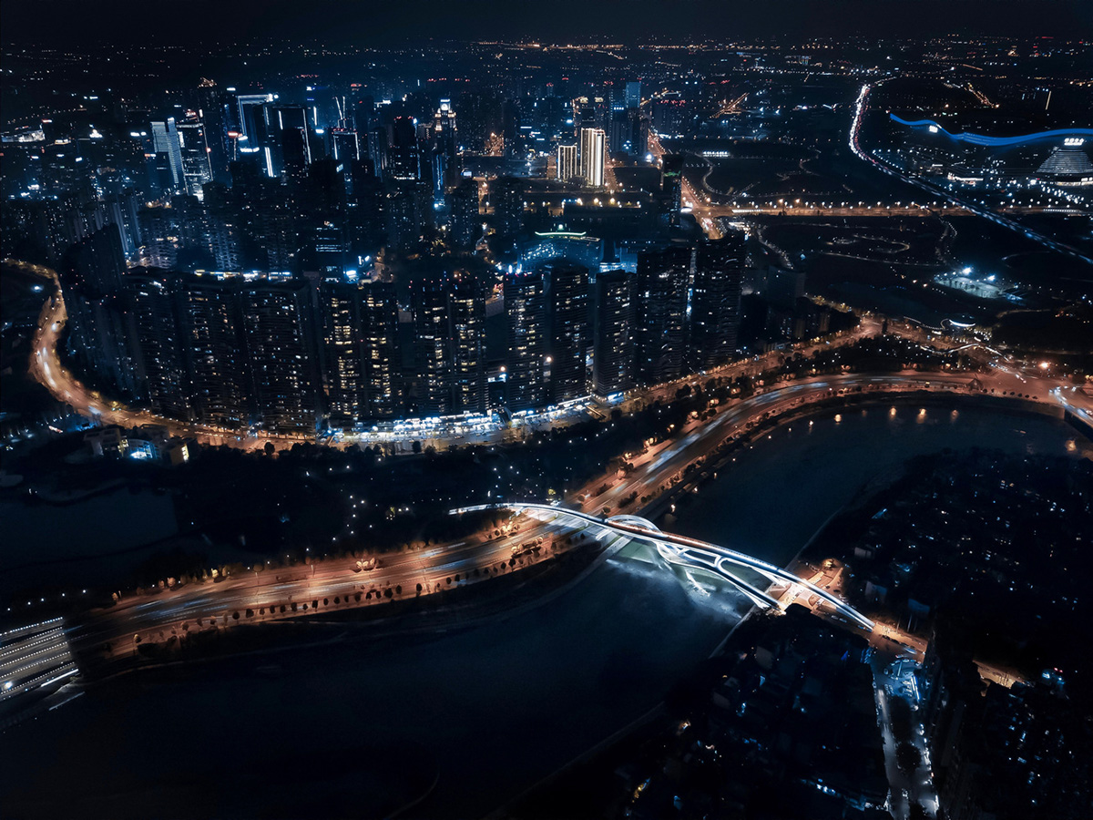 SCSJ completes intertwined and wavy pedestrian bridge in Chengdu, China