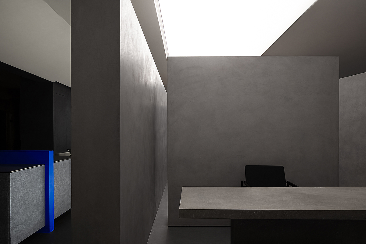 AD ARCHITECTURE creates artistic paint showroom with with irregular geometric lines in China