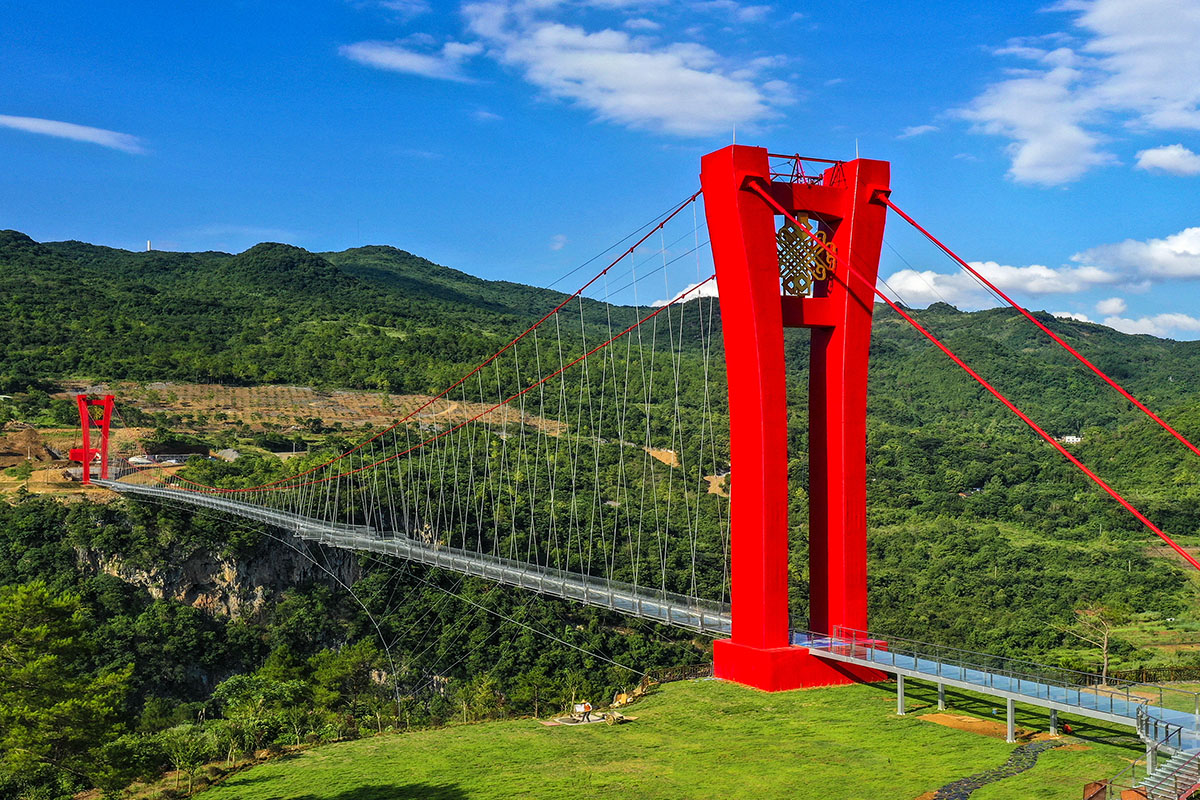 UAD completes world's longest suspension glass bridge in China