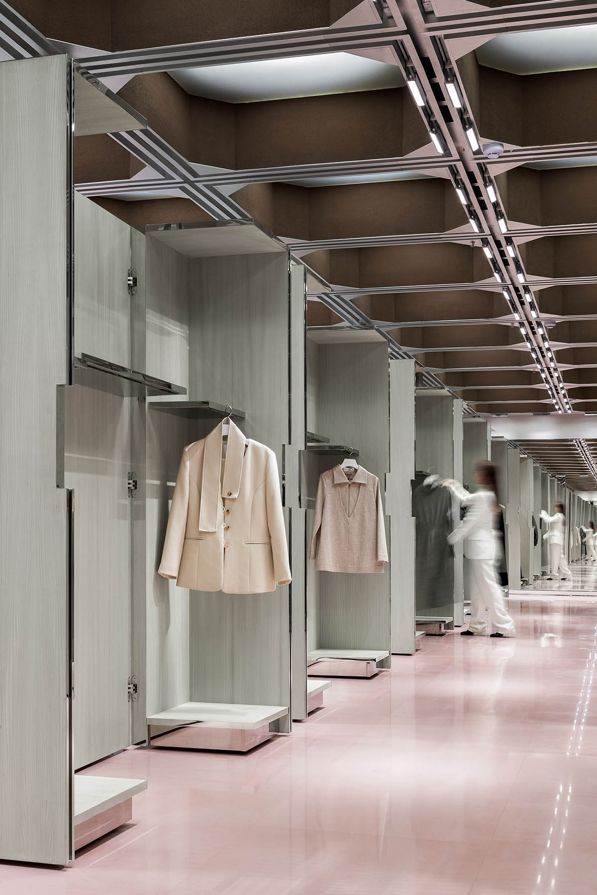 Interiors of boutique feature changeable structural systems generating different catwalk routes