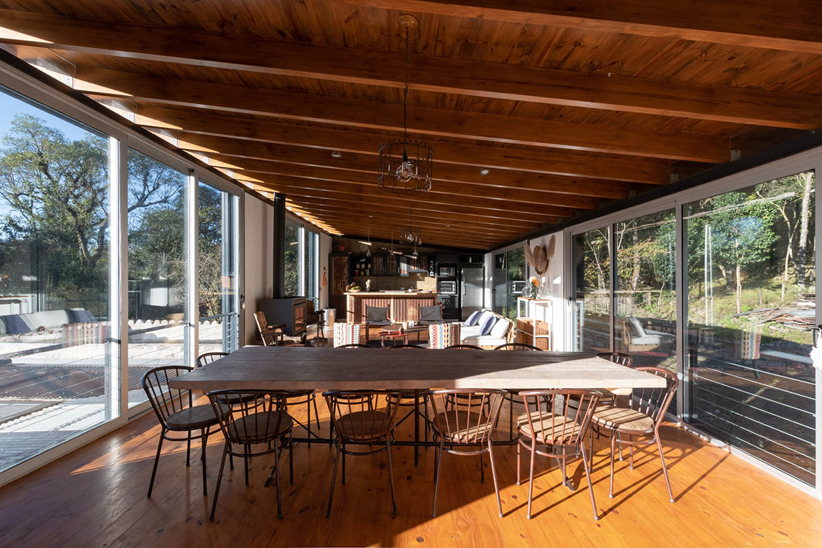 Carolina Vago Arquitectura's weekend house in Argentina integrates rustic and modern elements