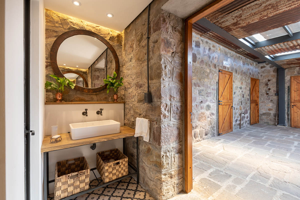 Carolina Vago Arquitectura's weekend house in Argentina integrates rustic and modern elements