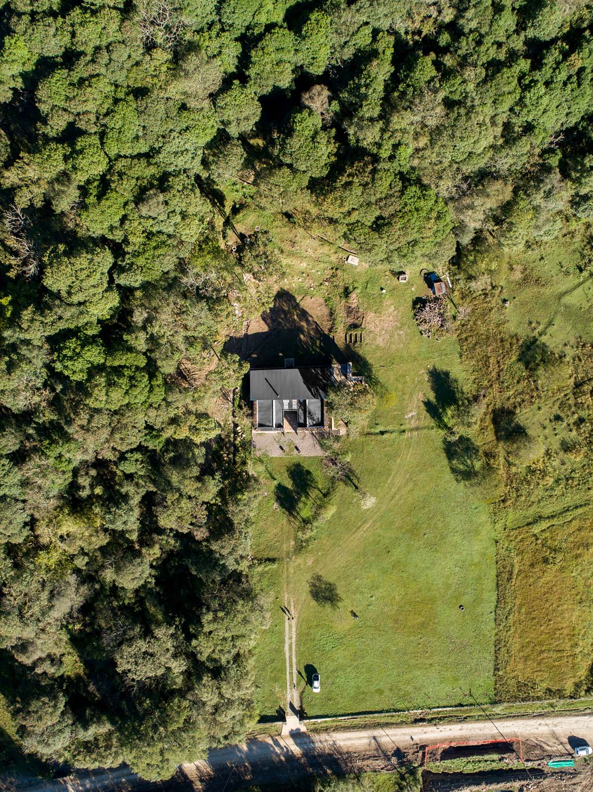 Carolina Vago Arquitectura's weekend house in Argentina integrates rustic and modern elements