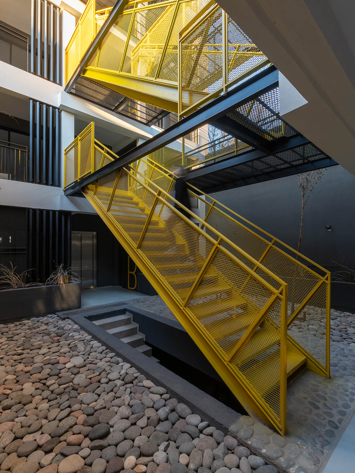 Quaranta & Coraglio Arquitectos completes Casa 40 Building in Cordoba