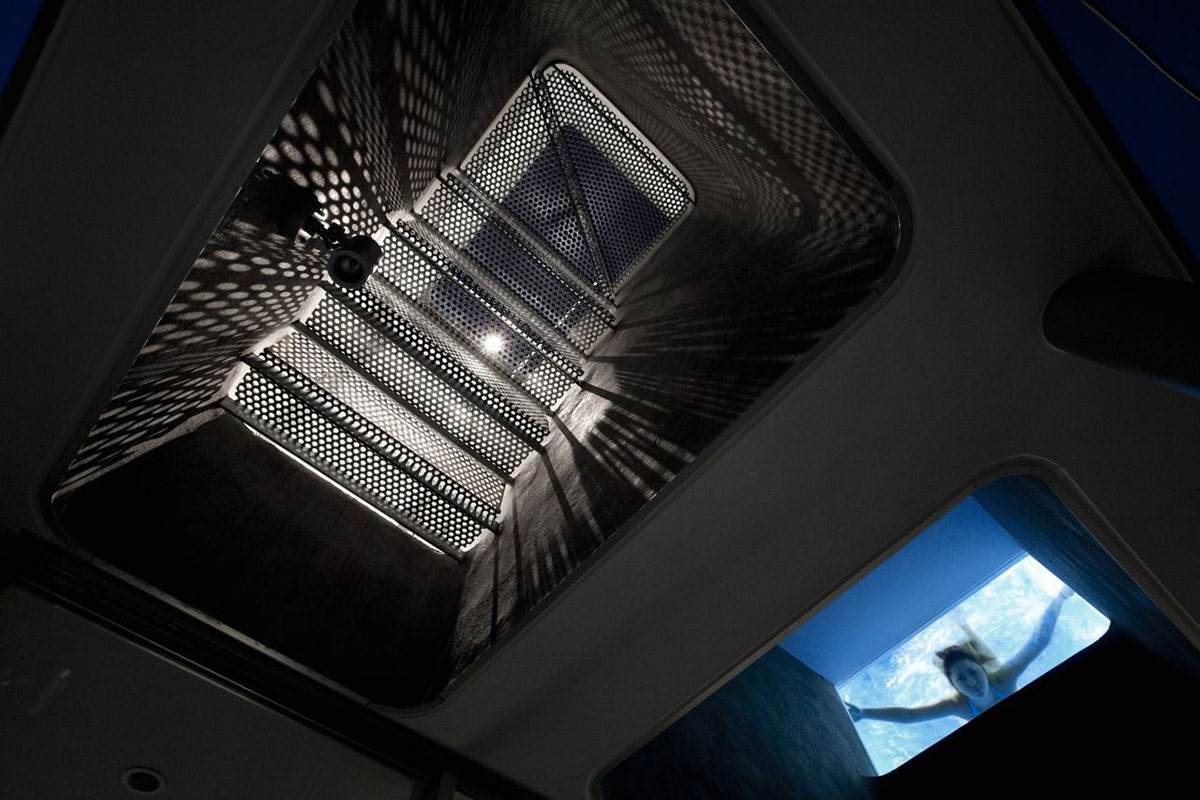 Casting moulds form this fluid private residence and dental clinic designed by N MAEDA ATELIER