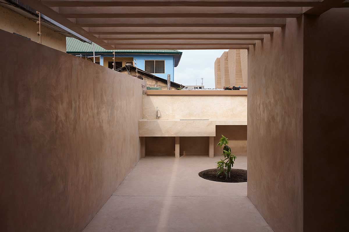 Backyard Community Club features triangular rammed earth system as a replicable prototype in Accra 