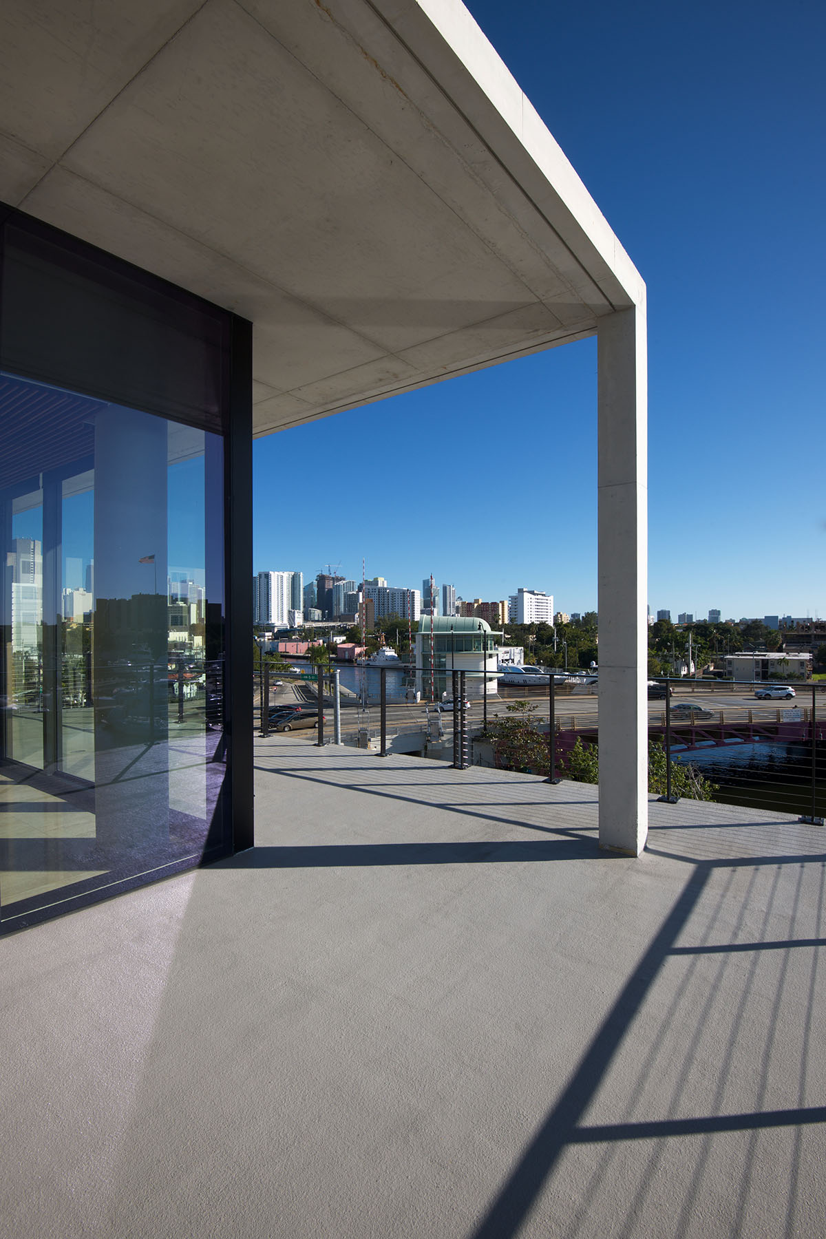 Oppenheim Architecture designs GLF Headquarters with large shifted concrete volumes in Miami river