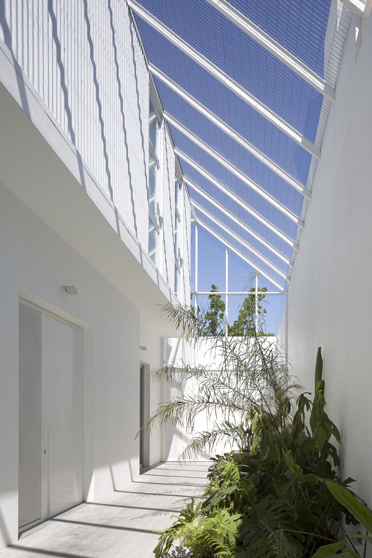 BHY arquitectos completes Martinez House in Argentina