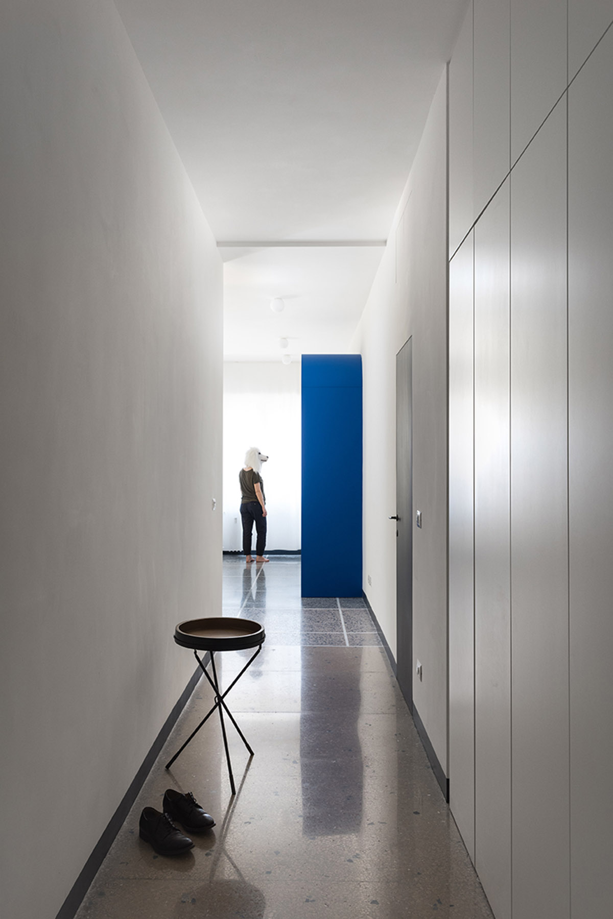 La Macchina Studio revives old apartment with theatrical and colorful interiors in Rome