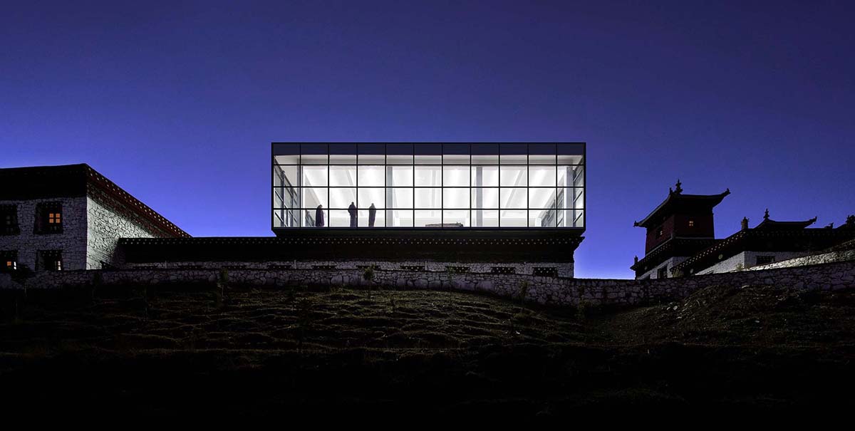 Jí Architects extends Tsenpo Museum with floating glass box overlooking snow mountains in China