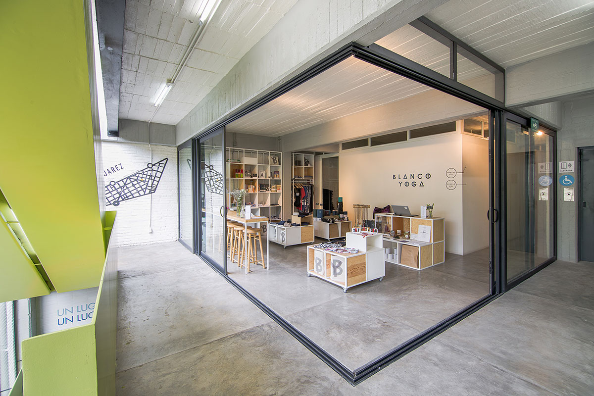 Francisco Pardo Arquitecto converts old auto-parts warehouse into a vibrant local market in Mexico