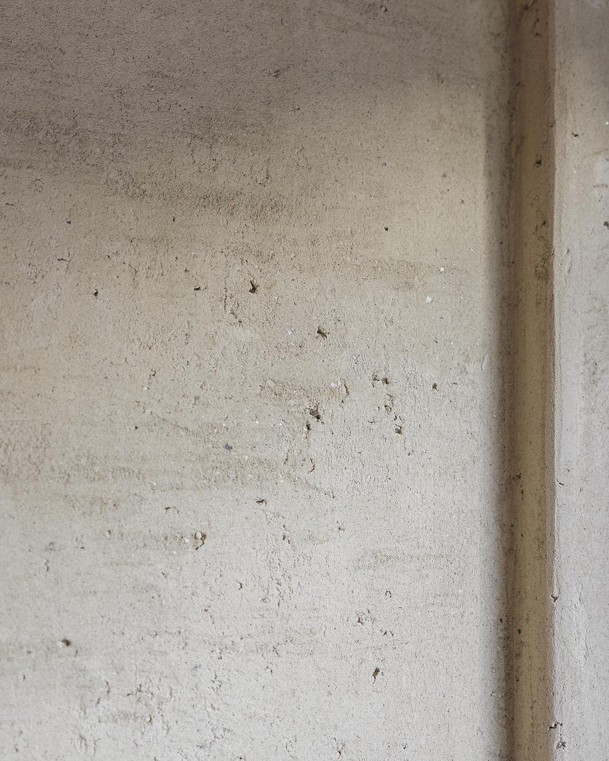 The interior of a workshop brings a zenithal light with the potter's wheel-like ceiling