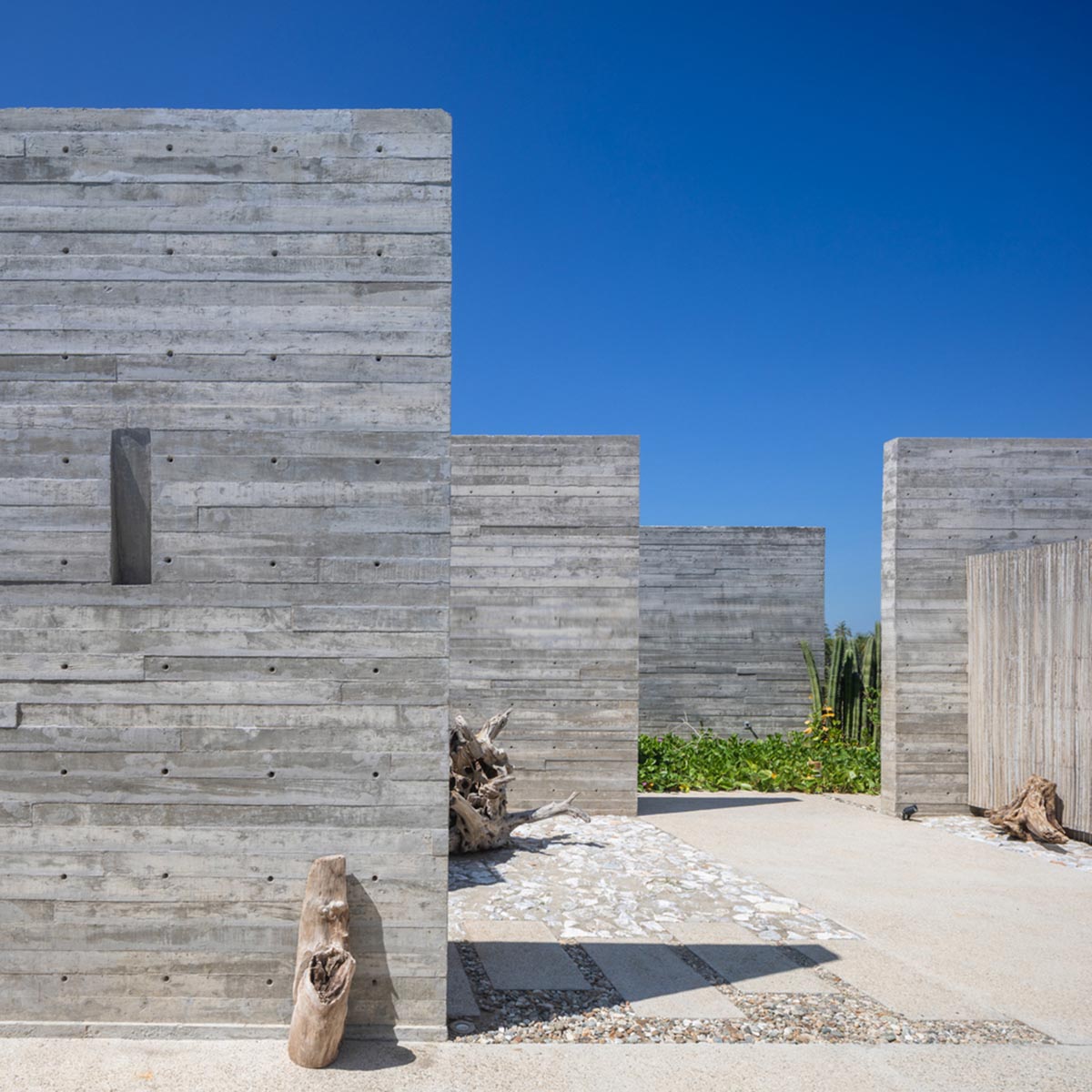 A system of parallel concrete walls forms Casa Cova with private ...
