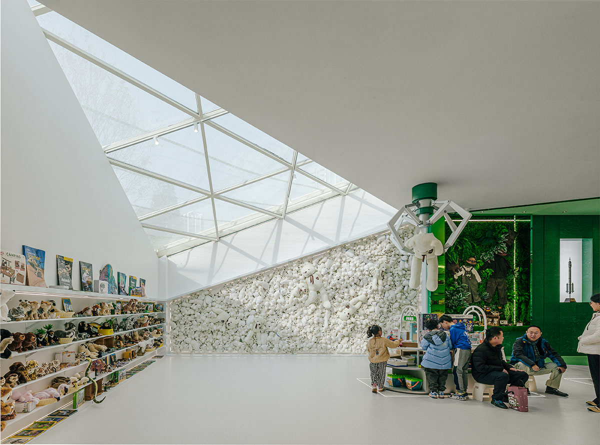 DL atelier designs an iceberg-like children's museum in China 