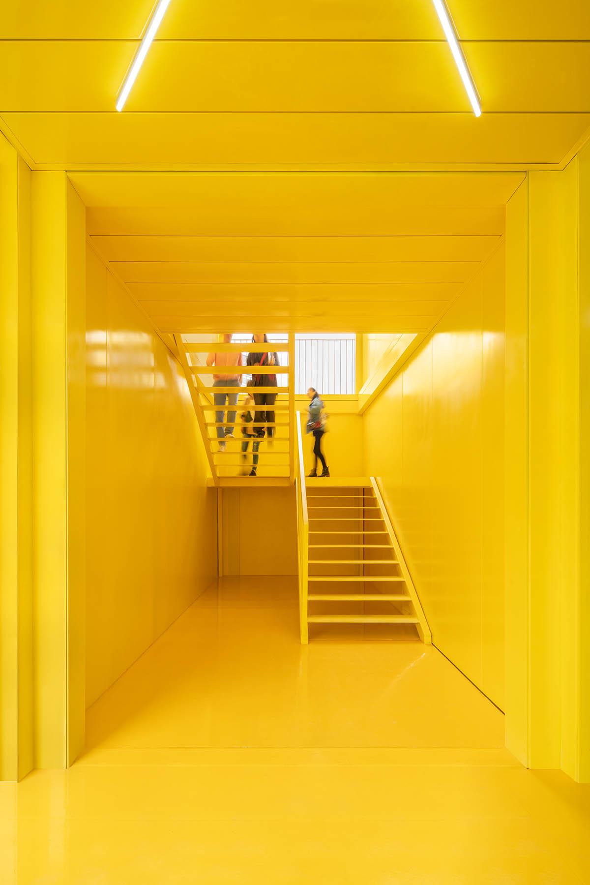Crossboundaries installed a pop up school made from shipping containers in Shenzhen